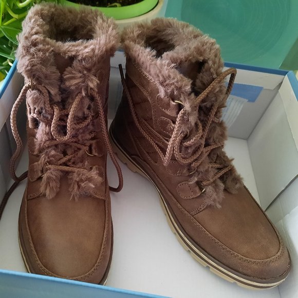 Cliffs by WHITE MOUNTAIN Shoes - Cliffs by White Mountain KASSIA Brown Ankle Boots - NWT!